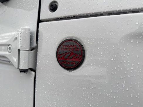 Used 2025 Jeep Wrangler Unlimited Rubicon AWD/4WD image 10