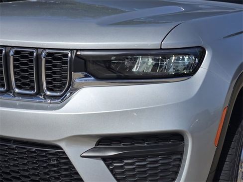 New 2025 Jeep Grand Cherokee Laredo w/ MOPAR Finishing Package image 8