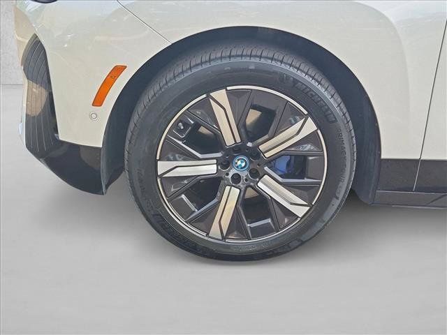 Certified 2024 BMW iX xDrive50 w/ Premium Package AWD/4WD image 23