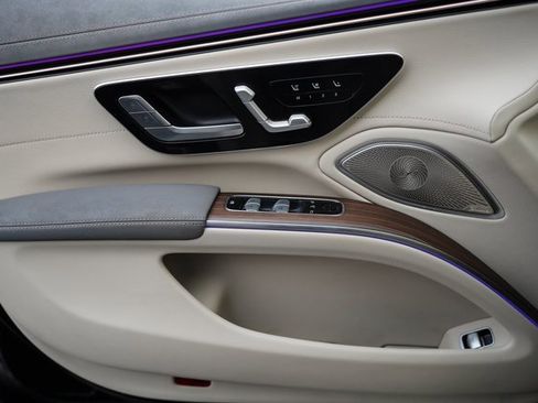 Used 2022 Mercedes-Benz EQS 580 580 image 34