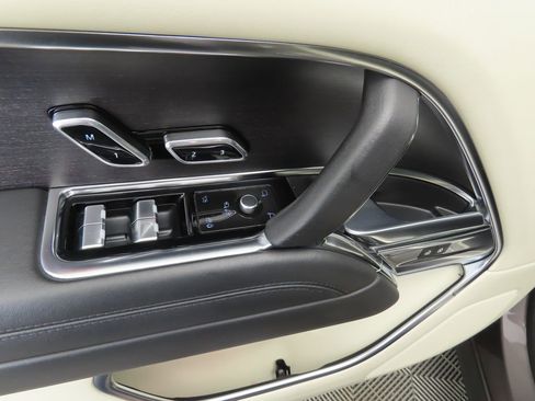 Used 2022 Land Rover Range Rover SE image 23