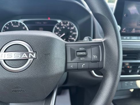 Used 2025 Nissan Rogue S FWD image 18