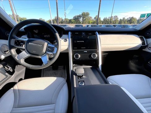 Used 2025 Land Rover Discovery S AWD/4WD image 17