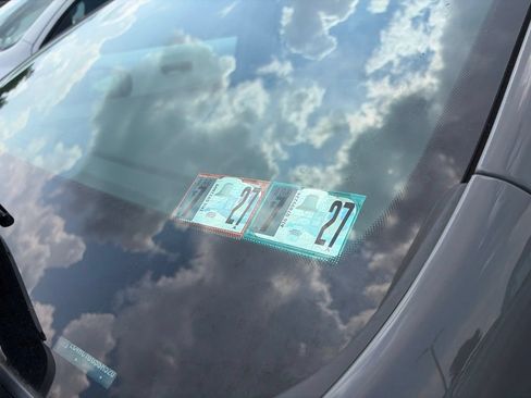 Used 2025 Chrysler Pacifica Limited FWD image 5