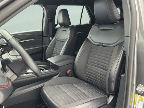 Used 2025 Ford Explorer ST-Line w/ ST-Line Street Pack AWD/4WD image 14