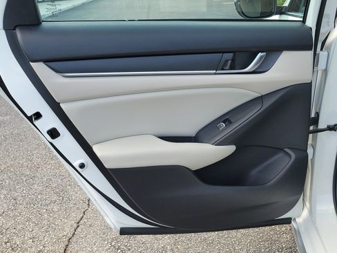 Used 2018 Honda Accord EX image 15