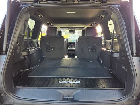Used 2025 Lexus GX 550 w/ Accessory Package (31) AWD/4WD image 17