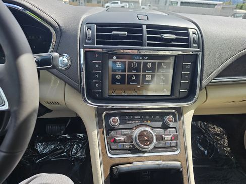 Used 2017 Lincoln Continental Select FWD image 13