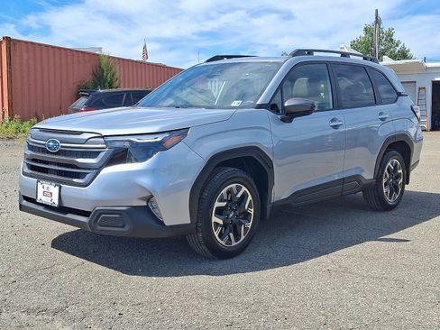 Used 2025 Subaru Forester Premium w/ Convenience Package #1 image 3