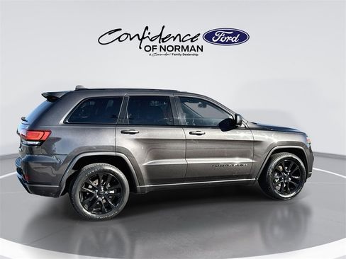 Used 2019 Jeep Grand Cherokee Altitude image 9