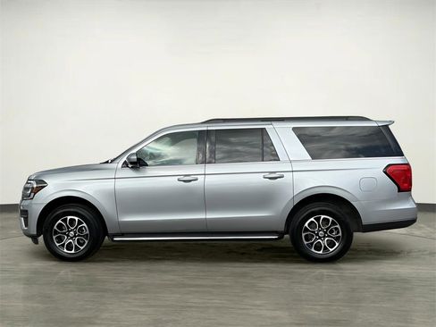 Certified 2023 Ford Expedition Max XLT image 3