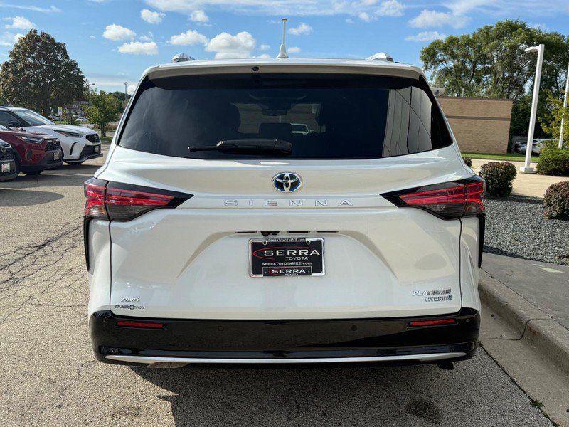 Used 2023 Toyota Sienna Platinum AWD/4WD image 3