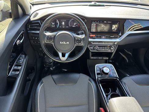 Used 2022 Kia Niro EX image 23
