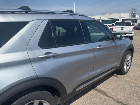 Used 2023 Ford Explorer Platinum w/ Technology Package AWD/4WD image 10