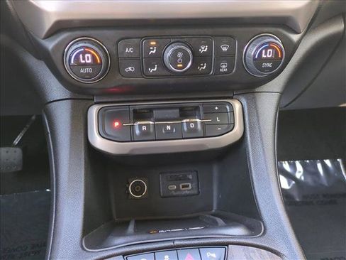 Used 2023 GMC Acadia Denali image 12