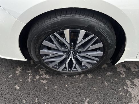 Used 2023 Nissan Altima 2.5 SV FWD image 10