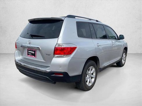 Used 2013 Toyota Highlander SE FWD image 5