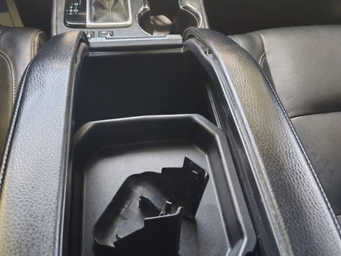 Used 2017 Toyota Highlander XLE AWD/4WD image 14