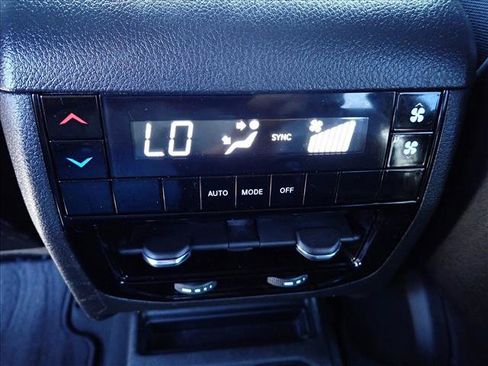 Used 2024 Jeep Grand Cherokee L Laredo AWD/4WD image 12