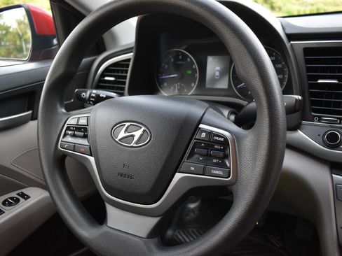 Used 2018 Hyundai Elantra SEL FWD image 24