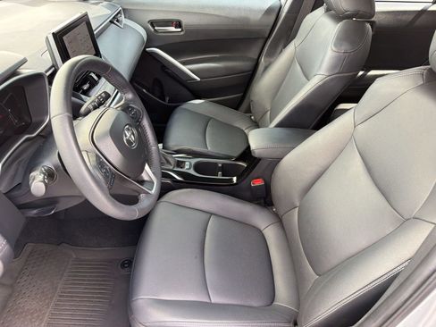 Used 2023 Toyota Corolla Cross XLE FWD image 5