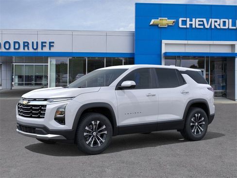 New 2026 Chevrolet Equinox LT w/ Safety and Technology Package image 2