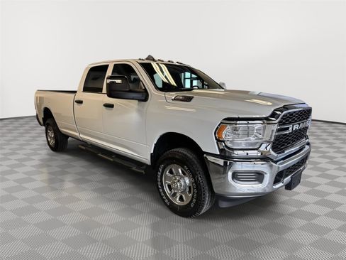 Used 2024 RAM 2500 Tradesman w/ Chrome Appearance Group image 5