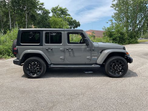 Used 2022 Jeep Wrangler Unlimited Sahara w/ Cold Weather Group AWD/4WD image 4