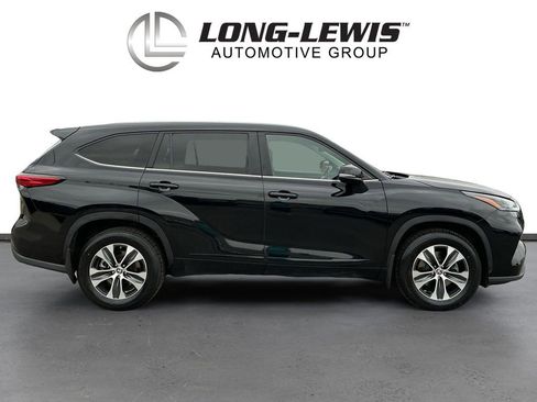 Used 2023 Toyota Highlander XLE AWD/4WD image 8