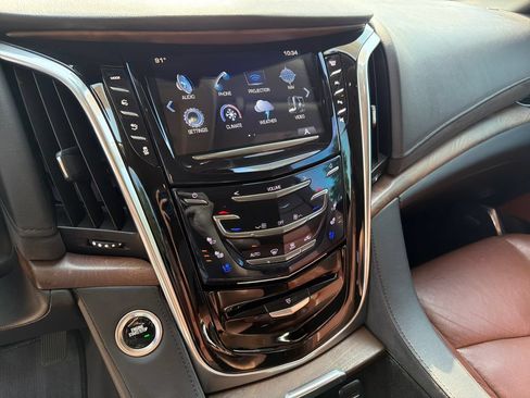 Used 2020 Cadillac Escalade Premium Luxury RWD image 29