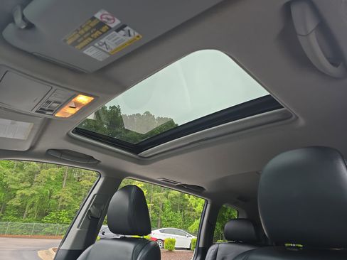 Used 2013 Toyota Highlander SE FWD image 32