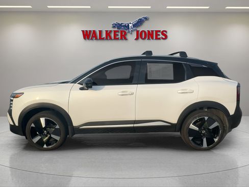 Used 2025 Nissan Kicks SR image 6