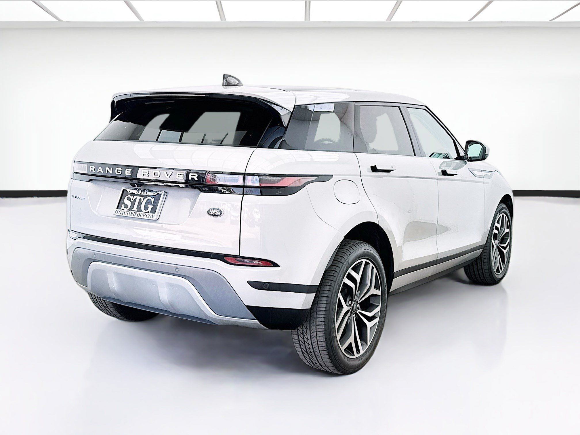 Used 2023 Land Rover Range Rover Evoque S AWD/4WD image 4