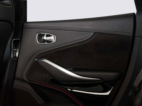 Used 2024 Aston Martin DBX image 44