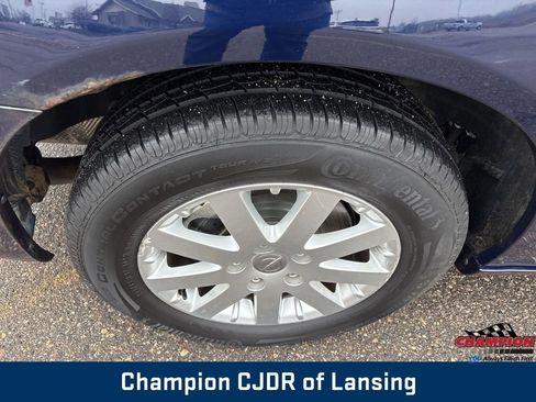 Used 2016 Chrysler Town & Country Touring image 11