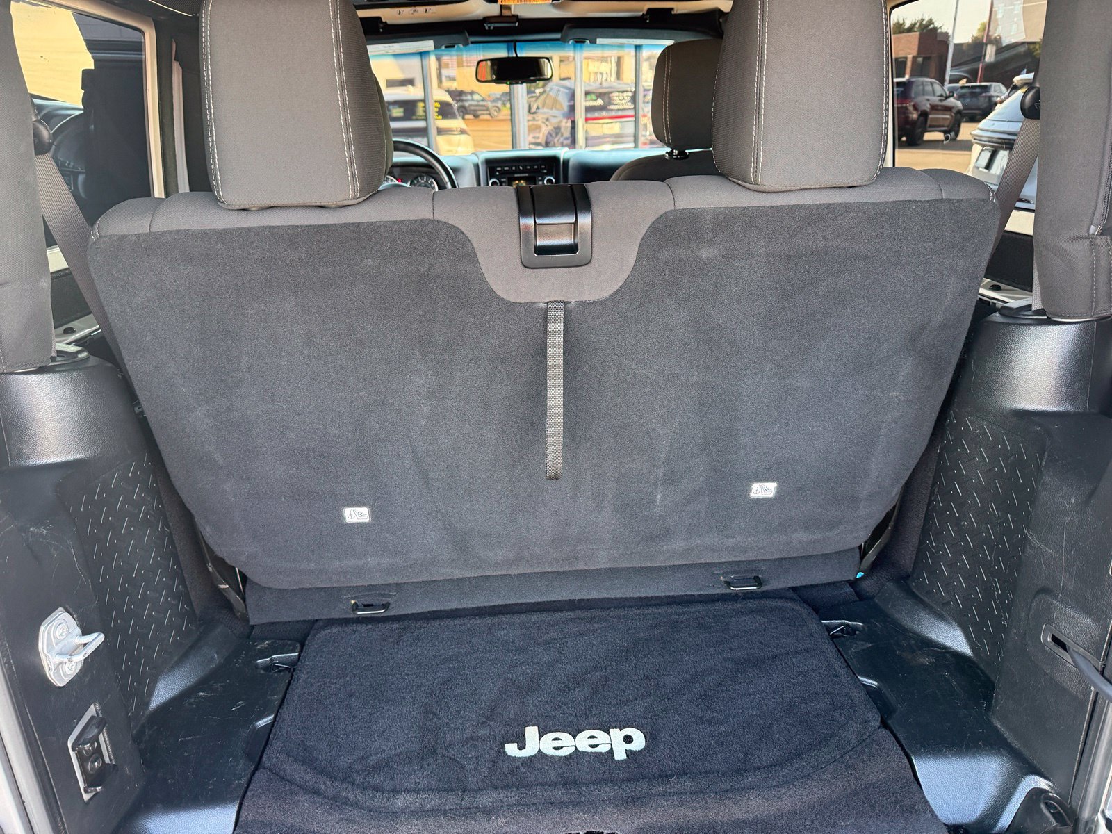 Used 2017 Jeep Wrangler Rubicon w/ Power Convenience Group AWD/4WD image 16