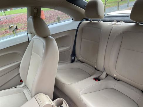 Used 2013 Volkswagen Beetle TDI image 29