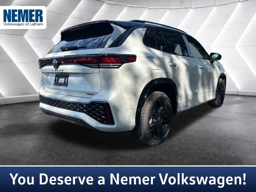 New 2026 Volkswagen Tiguan SE R-Line AWD/4WD image 4