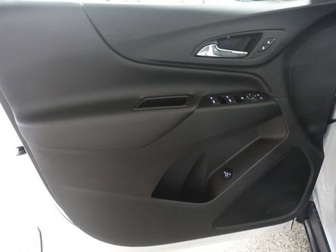Used 2023 Chevrolet Equinox LT FWD image 9