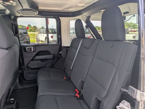 Used 2023 Jeep Wrangler Unlimited Sahara AWD/4WD image 27