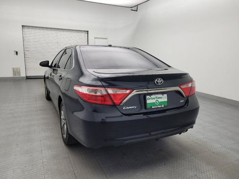 Used 2016 Toyota Camry SE w/ Moonroof Package FWD image 6