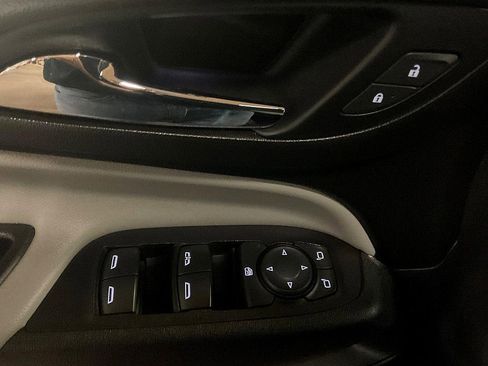 Used 2020 Chevrolet Equinox LS w/ LS Convenience Package image 29