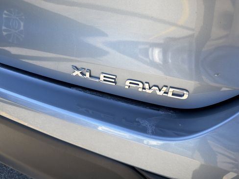 Used 2023 Toyota Highlander XLE AWD/4WD image 8