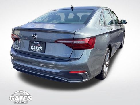 Used 2024 Volkswagen Jetta SE FWD image 9