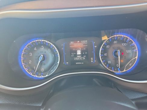 Used 2020 Chrysler Voyager Lxi FWD image 9