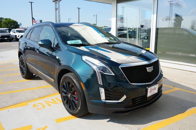 Used 2025 Cadillac XT5 Sportv w/ LPO, Bronce Accent Package AWD/4WD image 31