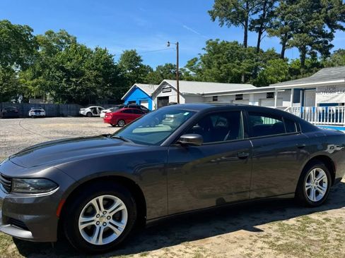 Used 2018 Dodge Charger SXT RWD image 5