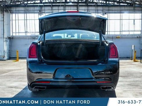 Used 2022 Chrysler 300 Touring w/ Sport Appearance Package image 30