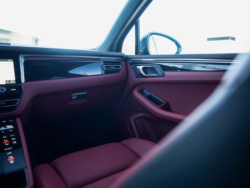 New 2026 Porsche Macan S image 27