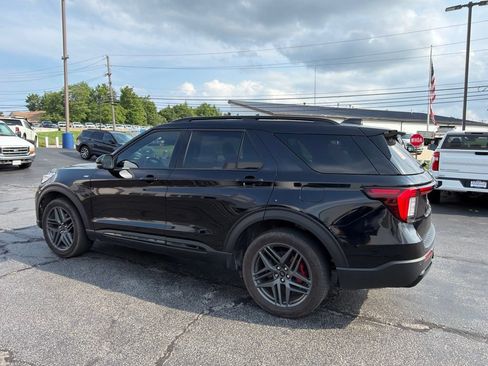 Used 2025 Ford Explorer ST-Line w/ ST-Line Street Pack AWD/4WD image 6